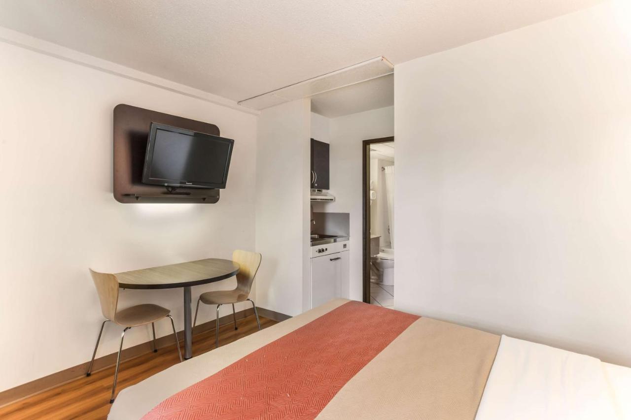 Motel 6-Lethbridge, AB Buitenkant foto