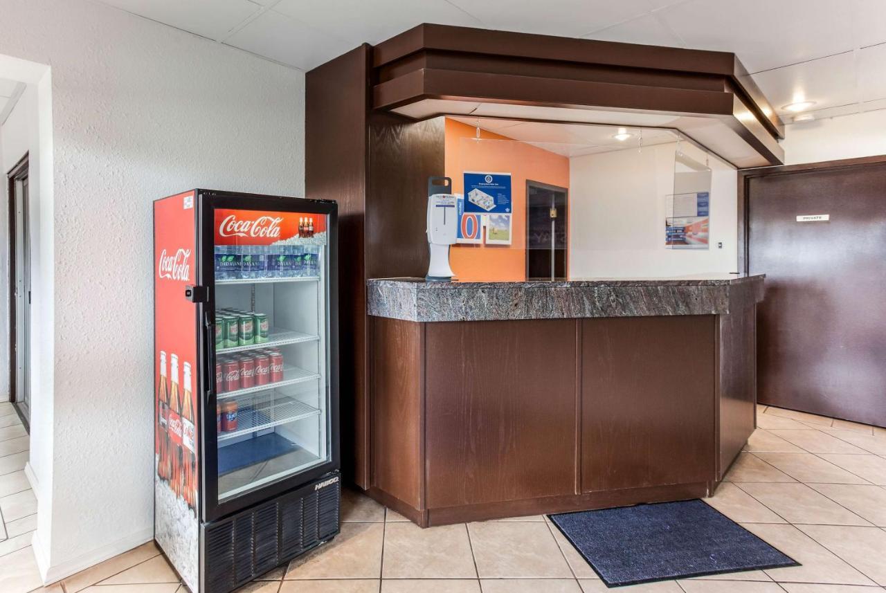 Motel 6-Lethbridge, AB Buitenkant foto